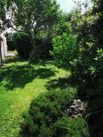 
                                                                                        Vente
                                                                                         Maison 5 chambres, garages et jardin