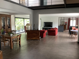 
                                                                                        Vente
                                                                                         Maison 7 pièces