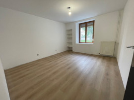 
                                                                                        Location
                                                                                         Maison dans un quartier calme de 130m2