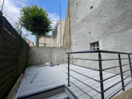 
                                                                                        Location
                                                                                         Maison dans un quartier calme de 130m2