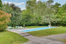 
                                                                                        Vente
                                                                                         Maison d'architecte 7 p, piscine, avec 5700 m²