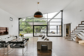 
                                                                                        Vente
                                                                                         Maison d'architecte 7 p, piscine, avec 5700 m²