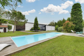 
                                                                                        Vente
                                                                                         Maison d'architecte 7 p, piscine, avec 5700 m²