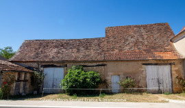 
                                                                                        Vente
                                                                                         Maison de caractère rénovée avec dépendances et grand terrain clos