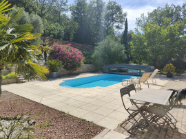 
                                                                                        Vente
                                                                                         Maison de plein pied 9 pièces 323 m2 piscine