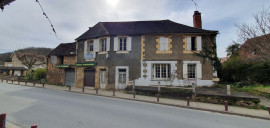 
                                                                                        Vente
                                                                                         Maison de village à rénover idéalement située au cur du Périgord noir.