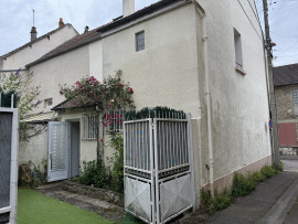 
                                                                                        Vente
                                                                                         Maison de ville avec cour et dépendance