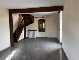 
                                                                                        Vente
                                                                                         Maison en pierre, 4 chambres, grange et jardin 605 m 