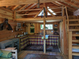 
                                                                                        Vente
                                                                                         Maison entièrement rénovée avec une piscine en pleine nature au calme dans le joie village de Condat-sur-Vézère.