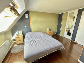 
                                                                                        Vente
                                                                                         Maison Individuelle 4 chambres avec beaucoup de charme au calme.