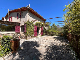 
                                                                                        Vente
                                                                                         Mas mitoyen, anciennement moulin à châtaignes, au coeur des vallées cévennoles