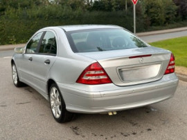 
                                                                                        Voiture
                                                                                         Mercedes-Benz C 180