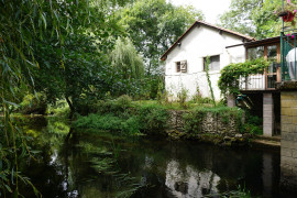 
                                                                                        Vente
                                                                                         Moulin à eau du XVIIIe siècle niché dans la vallée de La Dronne. 