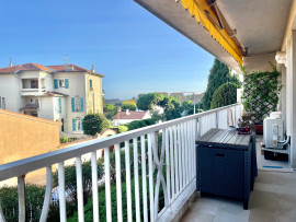 
                                                                                        Vente
                                                                                         Nice Cimiez - Grand 4 pièces avec terrasse dans résidence de standing