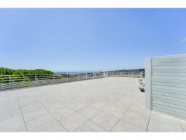 
                                                                                        Vente
                                                                                         Nice Cimiez - Rare - Toit-terrasse avec espace de vie de 197 m2 et ses deux immenses terrasses