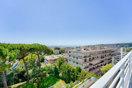 
                                                                                        Vente
                                                                                         Nice Cimiez - Rare - Toit-terrasse avec espace de vie de 197 m2 et ses deux immenses terrasses