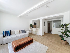 
                                                                                        Vente
                                                                                         NICE - FABRON  - Grand studio de 40.25 m² entièrement rénové avec jardin