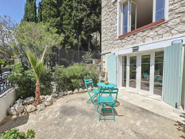 
                                                                                        Vente
                                                                                         NICE - FABRON  - Grand studio de 40.25 m² entièrement rénové avec jardin