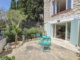 
                                                                                        Vente
                                                                                         NICE - FABRON  - Grand studio de 40.25 m² entièrement rénové avec jardin