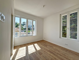 
                                                                                        Vente
                                                                                         NICE - FABRON  - Magnifique 2 pièces de 36.16 m² entièrement rénové et en dernier étage avec jardin