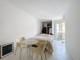 
                                                                                        Vente
                                                                                         Nice Musiciens - Grand studio avec balcon