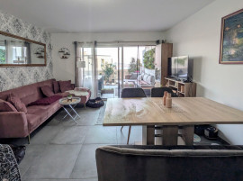 
                                                                                        Vente
                                                                                         Nice Ouest Saint Antoine 2 Pièces en rez de jardin avec aperçu mer au calme