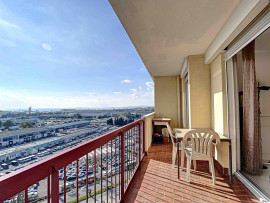 
                                                                                        Vente
                                                                                         Nice Ouest Saint Augustin - Opportunité - Beau  4 pièces 77 m² vue mer et ville