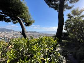 
                                                                                        Vente
                                                                                         Nice Parc Impérial – Propriété 200 m2 avec vue mer panoramique et terrain