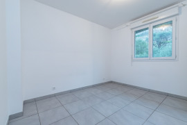 
                                                                                        Vente
                                                                                         NICE / STE-MARGUERITE - 2 pièces en dernier étage avec terrasse et garage