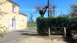 
                                                                                        Vente
                                                                                         Opportunité à Monbazillac, 3 logements, à 10mns de Bergerac 