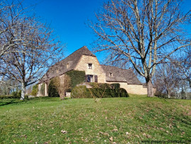 
                                                                                        Vente
                                                                                         PERIGORD NOIR PROPRIETE EN PIERRES DU XIIème 1 HA VUE DOMINANTE