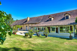 
                                                                                        Vente
                                                                                         PERIGORD PROPRIETE 58 HA ETANGS