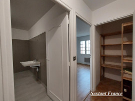 
                                                                                        Vente
                                                                                         Plain-pied avec garage d'environ 70 m² proche A13