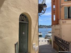 
                                                                                        Vente
                                                                                         Rade Villefranche - Dernier étage avec vue mer