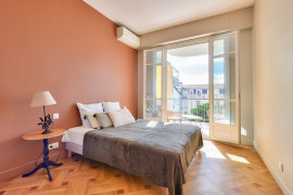 
                                                                                        Vente
                                                                                         Rare - Coeur de Nice  - Superbe 2 pièces 67 m2 rénové en étage élevé avec terrasse vue dégagée