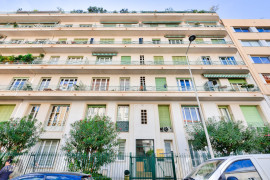 
                                                                                        Vente
                                                                                         Rare - Coeur de Nice  - Superbe 2 pièces 67 m2 rénové en étage élevé avec terrasse vue dégagée