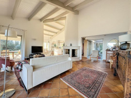 
                                                                                        Vente
                                                                                         ROCHEFORT DU GARD - VILLA T6 242 M² SUR 5000 M² DE PARCELLE - PISCINE POOL HOUSE