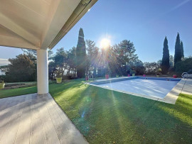 
                                                                                        Vente
                                                                                         ROCHEFORT DU GARD - VILLA T6 242 M² SUR 5000 M² DE PARCELLE - PISCINE POOL HOUSE