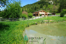 
                                                                                        Vente
                                                                                         Saint-Lions : Maison de 180m2 avec piscine, 4 chambres, sur un terrain de 1,9 hectares en pleine nature