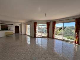 
                                                                                        Vente
                                                                                         Spacieuse villa sise sur un terrain de 493m² - Bouzigues