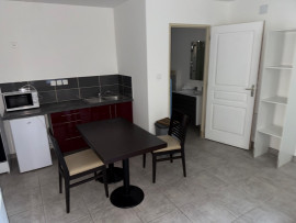 
                                                                                        Location
                                                                                         Studio de 25m², idéalement situé au centre-ville