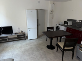 
                                                                                        Location
                                                                                         Studio de 25m², idéalement situé au centre-ville