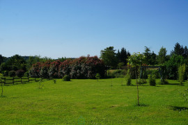 
                                                                                        Vente
                                                                                         Superbe corps de ferme en pierre niché au coeur du paisible et pittoresque parc naturel du Périgord vert. 