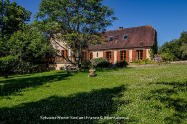 
                                                                                        Vente
                                                                                         Superbe Périgourdine nichée dans un écrin de verdure