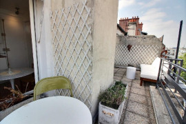 
                                                                                        Location
                                                                                         Superbe studio parfaitement équipé, lumineux avec une grande terrasse (loyer tout inclus)