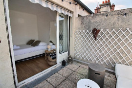 
                                                                                        Location
                                                                                         Superbe studio parfaitement équipé, lumineux avec une grande terrasse (loyer tout inclus)