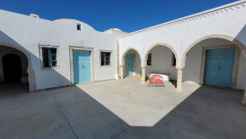 
                                                                                        Vente
                                                                                         UN HOUCH RÉNOVÉ A HOUMT SOUK DJERBA