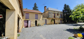 
                                                                                        Vente
                                                                                         Une ferme de 177 m² à Saint-Martial-de-Nabirat dans un hameau sur un terrain de 985 m².