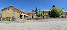 
                                                                                        Vente
                                                                                         Une ferme de 177 m² à Saint-Martial-de-Nabirat dans un hameau sur un terrain de 985 m².