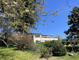 
                                                                                        Vente
                                                                                         Une villa contemporaine avec vue panoramique dans un parc extraordinaire
